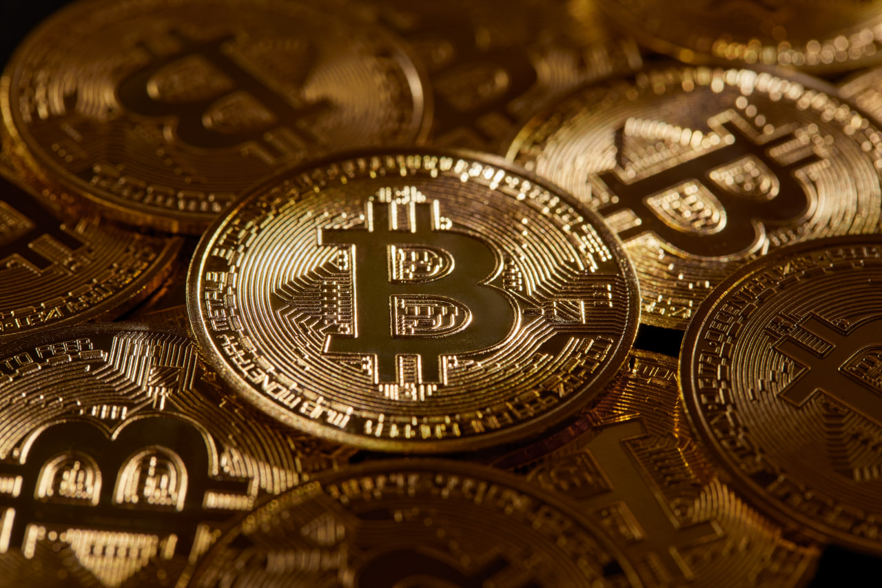 比特币价格突破8万美元，美联储加息预期降温