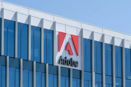 Adobe (ADBE) 股票：分析师在9月10日财报发布前对目标价意见分歧