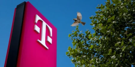 埃利奥特增持德国电信头寸，敦促公司放弃与T-Mobile的合并
