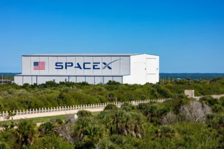 SpaceX (SPCX) 股票：小众无线战略、Pivotal 的强力买入评级，以及机构投资者的涌入