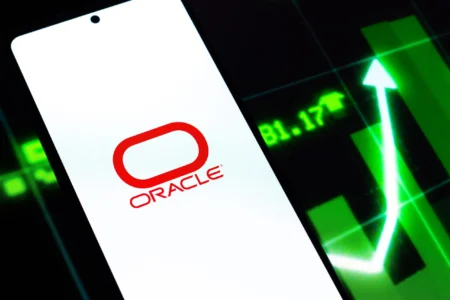 Oracle股价波动加剧，债务信号引市场关注